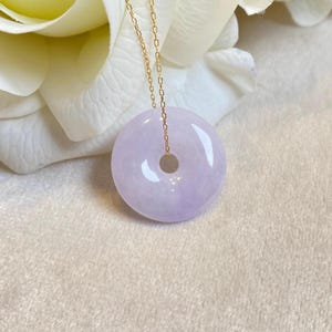 Natuurlijke klasse A Birmaanse lavendeljadeketting, paarse geluksjadehanger, ronde jadesieraden, verjaardagscadeau, prachtige jadeketting