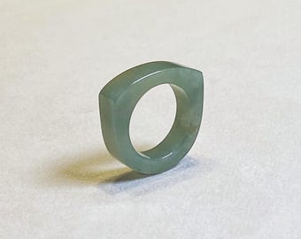 Anillo de jadeíta verde (US 8.5) / Jade birmano de grado A / Anillo de jade con forma de silla de montar / Joyería de jade / Regalo de cumpleaños / Anillo de jadeíta verde / Jadeíta auténtica tipo A