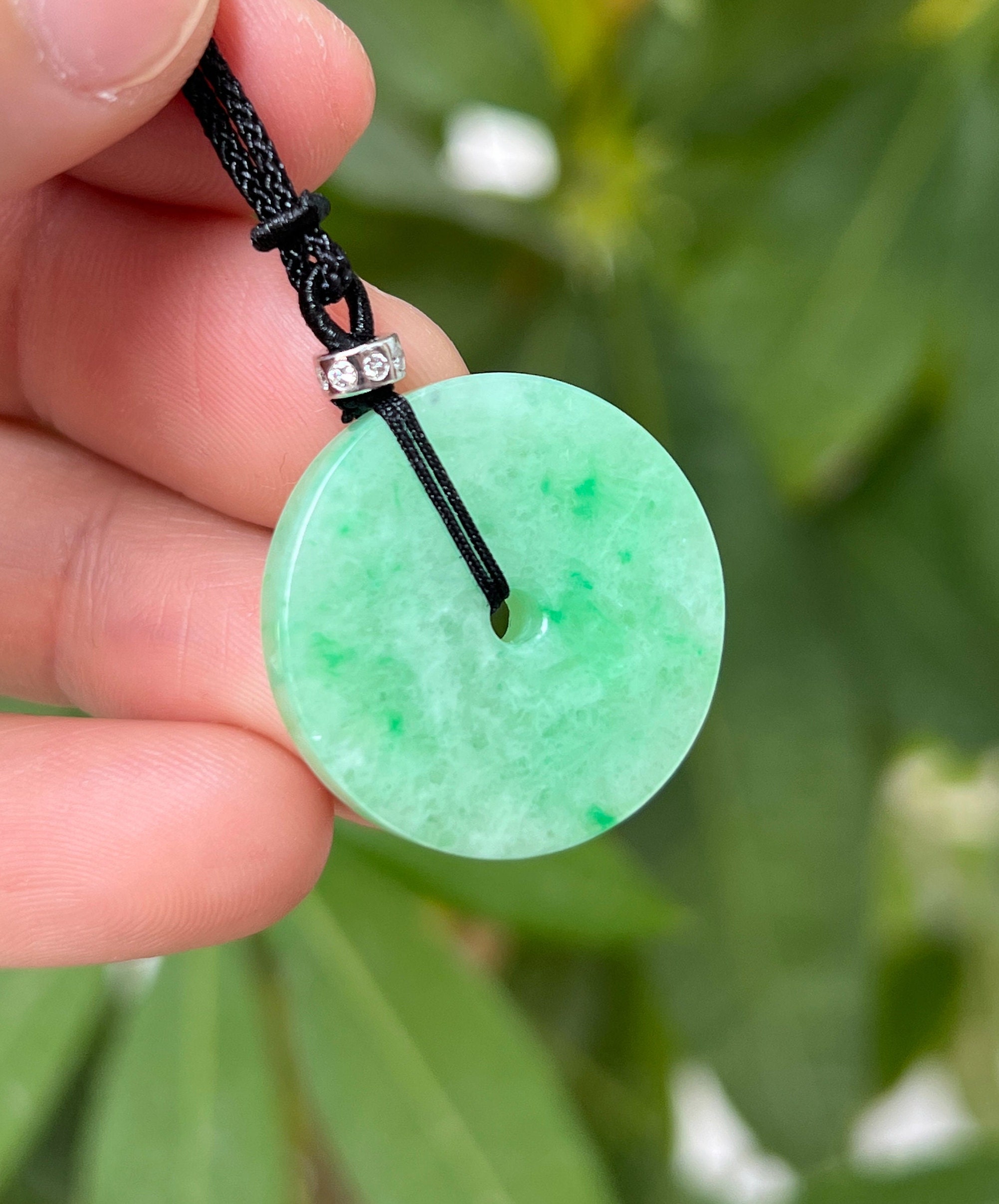 SALE 最終価格貴重！未使用14Ｋグリーンジェイド 花彫刻 ペンダントトップ レア翡翠蓮の花彫りひすいジェダイト天然石ペンダント緑紐ネックレス