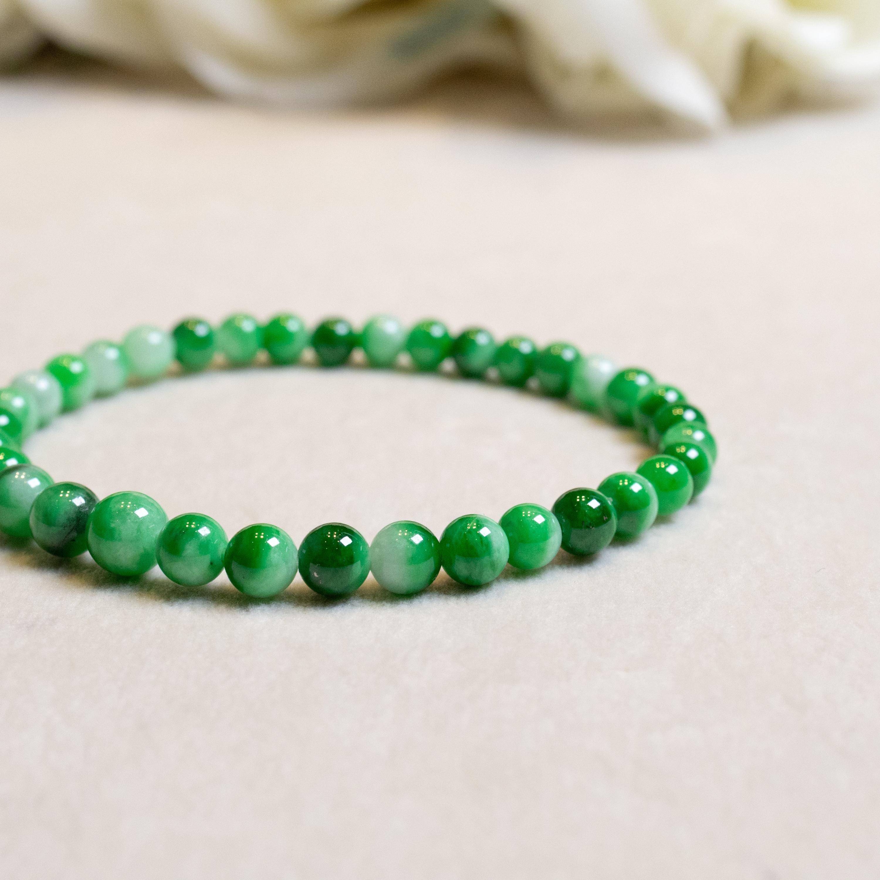 翡翠ビーズブレスレット 繊細なグリーン翡翠ビーズブレスレット、天然本翡翠、天然の明るい