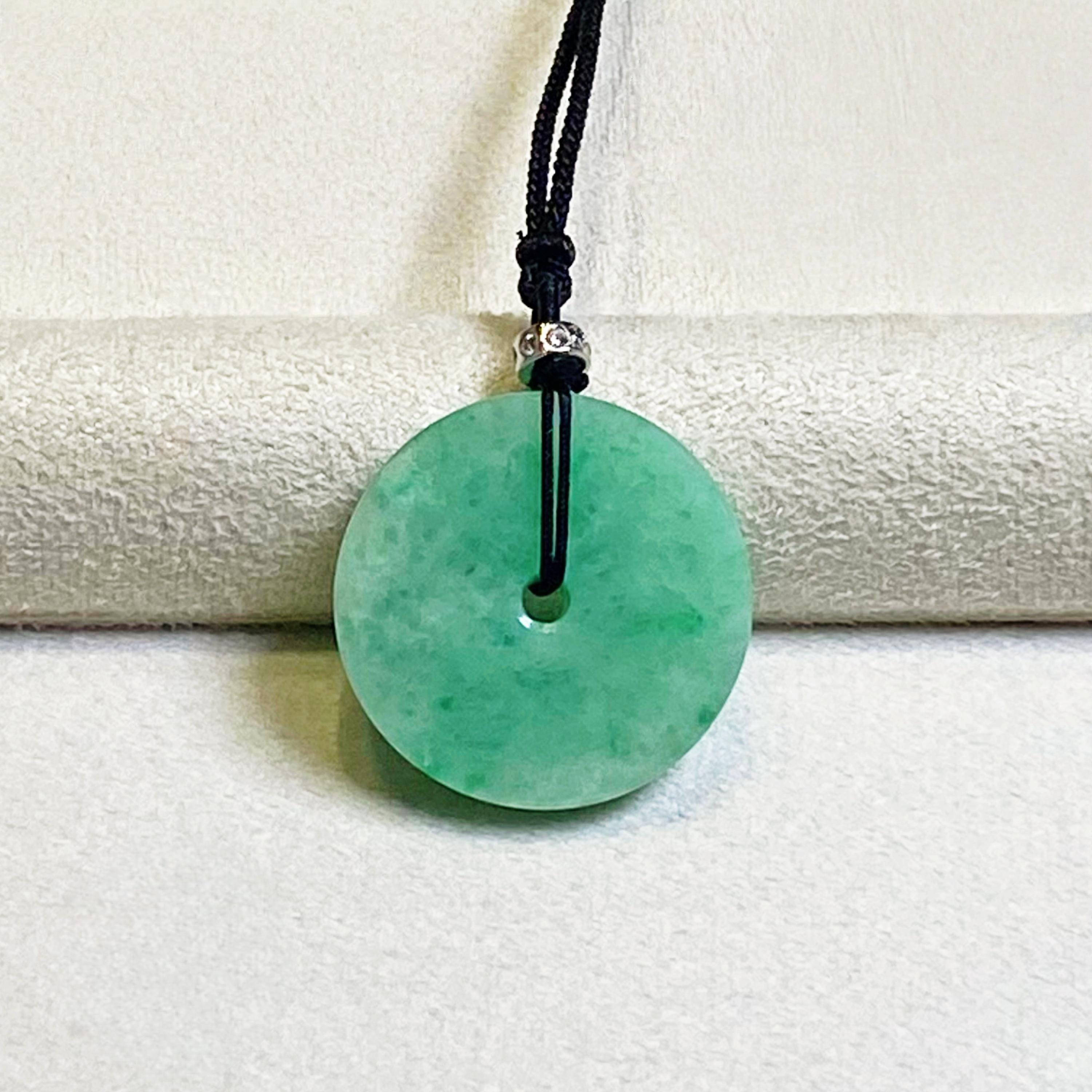 アップルグリーン翡翠ドーナツ、タイプA翡翠ネックレス、ジュエリー