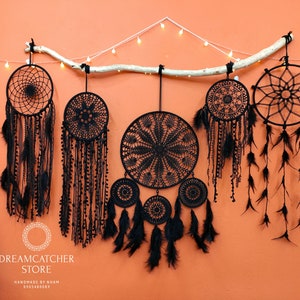Black Dreamcatcher Wall Hanging: Spooky Halloween Decor