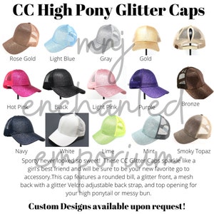 Op de afbeelding: Tien verschillende kleuren glitter high pony caps. De caps zijn gemaakt van mesh en hebben een glitterfront, een afgeronde klep en een verstelbare glitter klittenband achterband. De caps hebben een opening aan de bovenkant voor een paardenstaart of een rommelige knot. Aangepaste ontwerpen zijn op aanvraag beschikbaar.