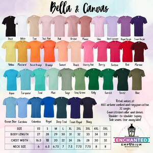 Puede incluir: Un gr&aacute;fico que muestra los colores y las tallas de las camisetas unisex Bella + Canvas. El gr&aacute;fico incluye 32 colores, que van del negro al oliva, y tallas desde la XS hasta la 5XL. El gr&aacute;fico tambi&eacute;n incluye informaci&oacute;n sobre el material de la camiseta, que es 100% algod&oacute;n peinado y ringspun, y los detalles de construcci&oacute;n, como el cuello y las mangas con puntadas de cobertura, la costura de hombro a hombro y las costuras laterales con una etiqueta que se puede quitar.