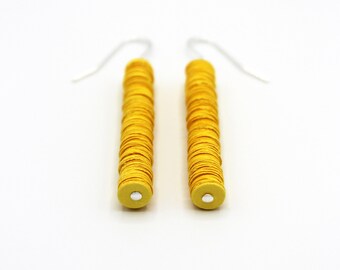 Pendientes amarillos de Charlotte / Joyas de colores brillantes / Pendientes largos únicos divertidos / Regalo sostenible / Pendientes hechos en el Reino Unido / Joyería hecha a mano