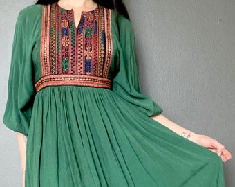 1970s Green embroidered Afghan dress // Size S-M-L