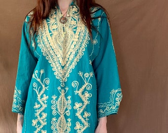 1970s Green Moroccan kaftan dress with gold embroidery - Size S M