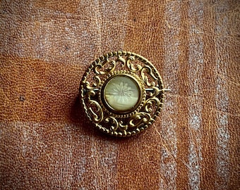 1960s Mother of pearl golden filigree brooch