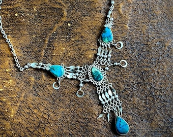 1970s wire necklace with green stones