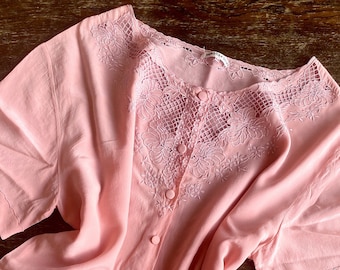 1970s Rosy Chinese embroidered silk blouse // Size L