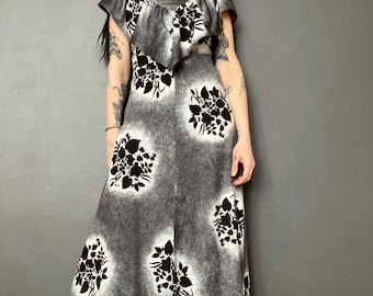 1970s white & black ruffled cape dress // Size XS - S