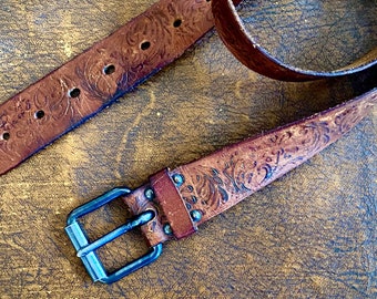 1970s tooled leather western belt // Size S-M