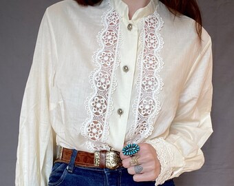 1970s creamy white peasant blouse with lace inserts - Size S/M