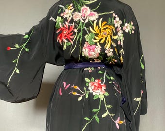 1970s Embroidered kimono // Onesize