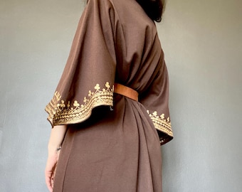1970s Brown Moroccan gold embroidered kaftan dress // Size M-L