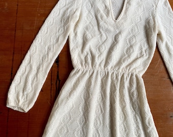 1970s white knitted dress // Size XS-S