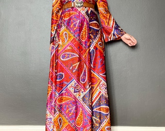 1970s Vibrant color paisley print Mackerness maxi dress // Size M