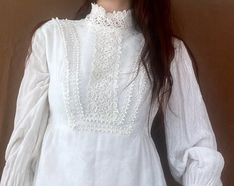 1970s Edwardian inspired white velvet wedding dress - Size XS - S