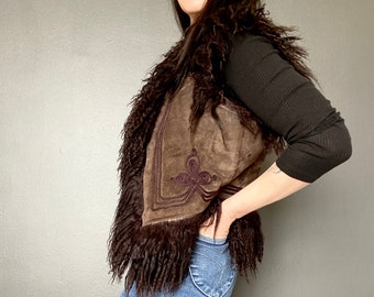 1970s Embroidered Afghan lamb sherling vest // Size XS-S