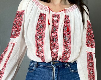 1960s Traditional Hungarian embroidered blouse // Size S-M