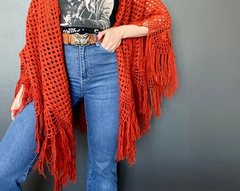 1970s burnt sienna crochet fringe shawl