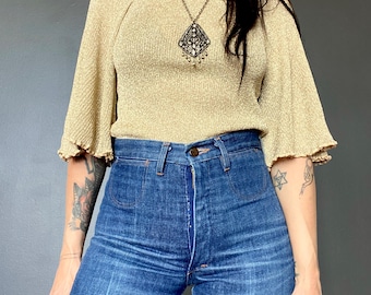 1970s gold knit blouse with bell sleeves // Size XS-S