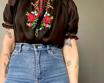 1970s Hungarian embroidered peasant blouse / Size XS