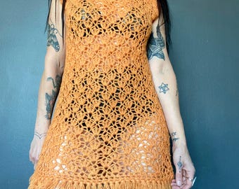 1970s Apricot coloured crochet dress // Size M