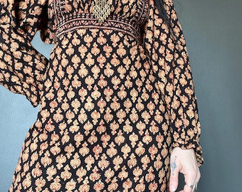 1970s Black block print kaftan dress // Size S