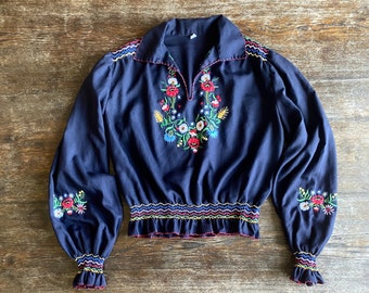 1970s Hungarian embroidered peasant blouse / Size XS-S