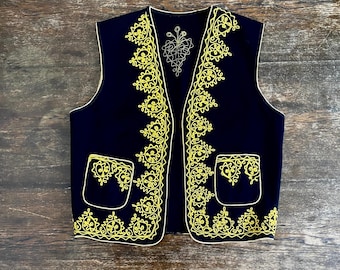 1970s Embroidered vest // Size M