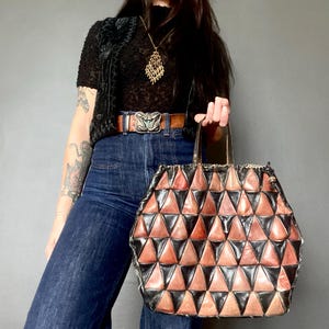 Bolso de retazos de cuero marrón y negro de los años 70