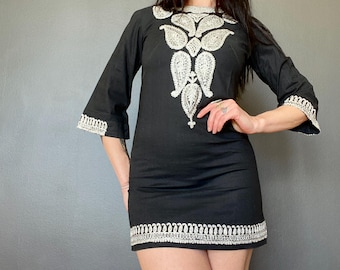 1970s Silver embroidered cotton kaftan dress // Size XXS-XS