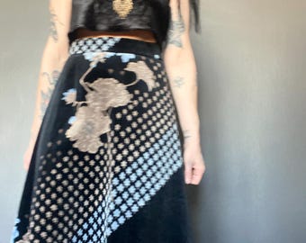 1970s Floral velvet maxi skirt // Size M-L