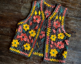 1970s Silk embroidered vest // Size S-M