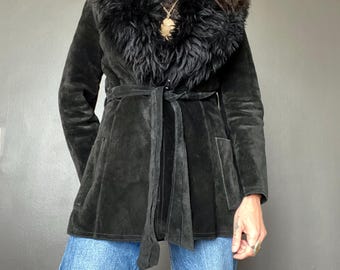 SOLD!!! Don’t buy! 1970s Black shearling fur collar suede coat // Size XS-S