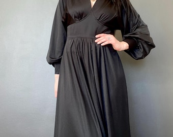 1970s dreamy black goddess maxi dress // Size S-M