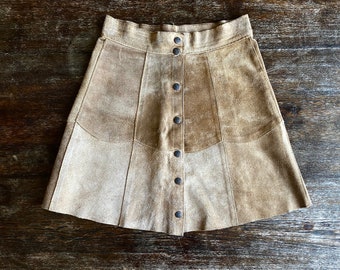 1970s camel colored suede button up mini skirt  // Size XS