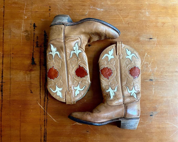 Featured listing image: 1990s two toned leather cowboy boots  // size 39 Euro - 8.5 US