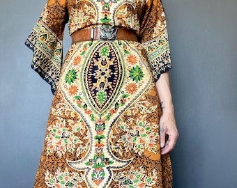 ON HOLD! Don't buy. 1970s African kaftan dress with angel sleeves // Size S-M