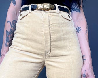 1970s straight yellow-beige corduroy pants // Size S-M