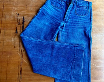 1970s Vintage flared blue denim jeans // Size XXS -  XS