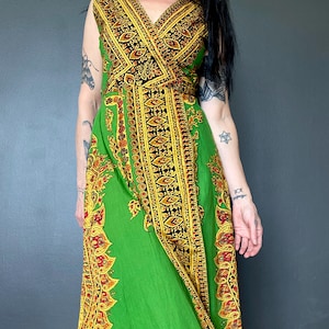 1970s Green batik wrap maxi dress // Size S-M