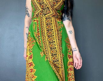1970s Green batik wrap maxi dress // Size S-M