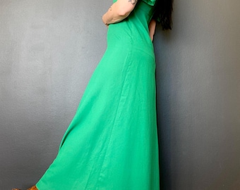 1970s Kelly green maxi dress with black velvet ribbon // Size S