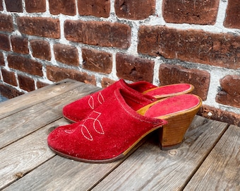 1970s red suede heeled mules // size 39 Eu - 8.5 US