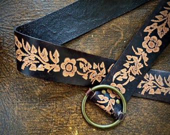 1970s tooled leather western belt // Size S-M-L