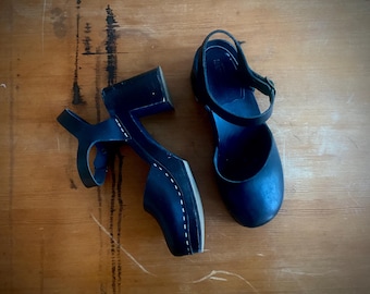 1990s black platform clogs // size 38 Euro - 8 US