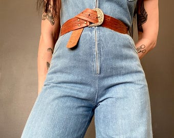 1970s tooled leather western belt // Size M-L