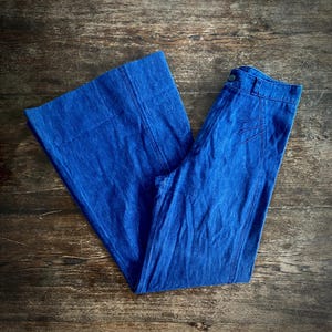 1970s High rise blue denim flared jeans // Size XXS - XS